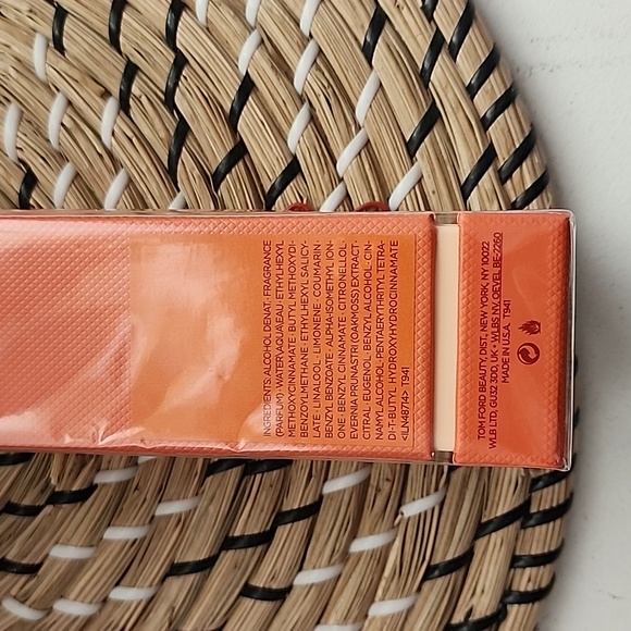 Tom Ford Bitter Peach Eau De Parfum - Picture 2 of 5